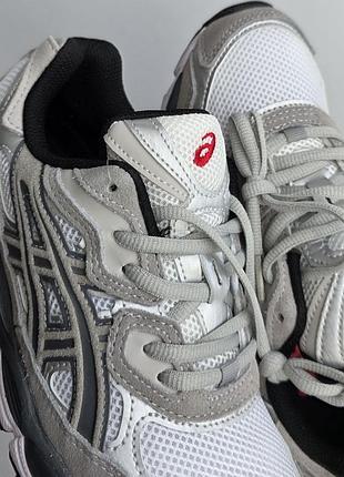 Asics gel-nyc 
• grey / silver • 6