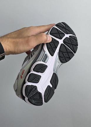 Asics gel-nyc 
• grey / silver • 8