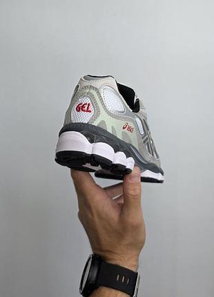 Asics gel-nyc 
• grey / silver • 9