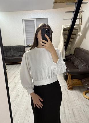 Біла блуза