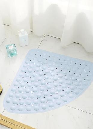 Силиконовый треугольный коврик противоскользящий bathlux на присосках для ванны и душа 54х54 см, голубой