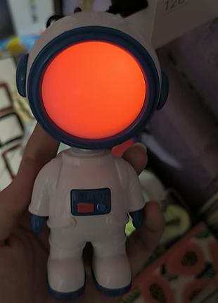 Прикольный детский ночник фигурка космонавт 3
