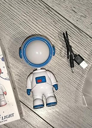 Прикольный детский ночник фигурка космонавт