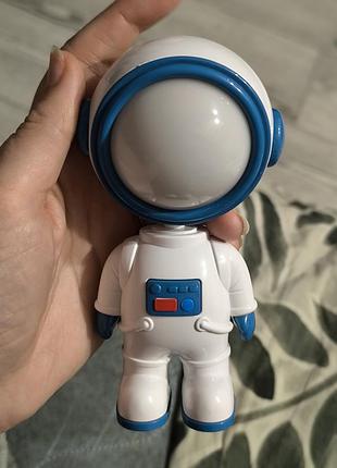 Прикольный детский ночник фигурка космонавт 10