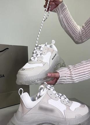 Нові кросівки balenciaga у біло-сірому кольорі. розмір 37 (23,5 см устілка). матеріал натуральна шкіра та текстиль.