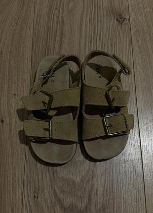 Дитячі сандалі zara