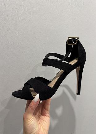 Все взуття по 300 грн 2