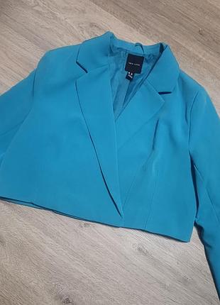 Укорочений піджак блейзер яскраво-блакитного кольору бренду new look розмір м