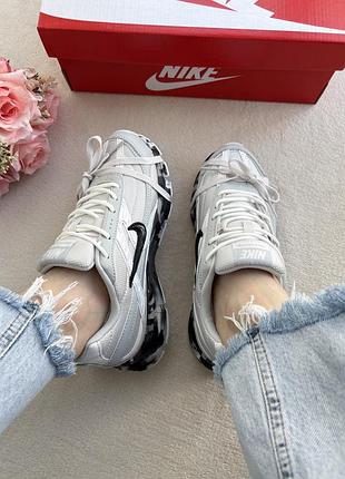 Nike initiator light grey custom 4