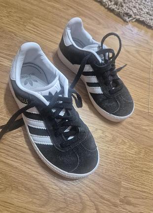 Фирменные качественные кроссовки крассовки