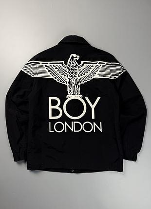 Легка куртка вітровка boy london coach jacket s чорна з великим логотипом