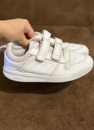 Оригінальні білі дитячі кросівки adidas 32 розмір (20см) б/в