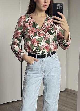 Блуза з квітами