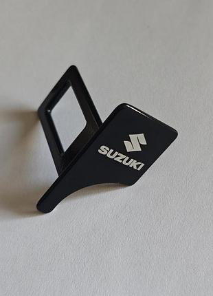 Заглушка ременя безпеки з логотипом suzuki чорні принт 20х40мм метал