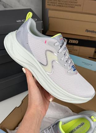 Чудові дихаючі кросівки skechers skech cloud