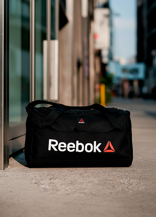Сумка с большим лого reebok черная