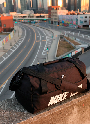 Сумка с большим лого nike черная 3
