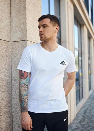 Футболка adidas біла