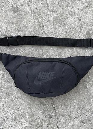 Бананка черная nike