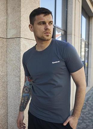 Футболка чоловіча reebok темно-сіра