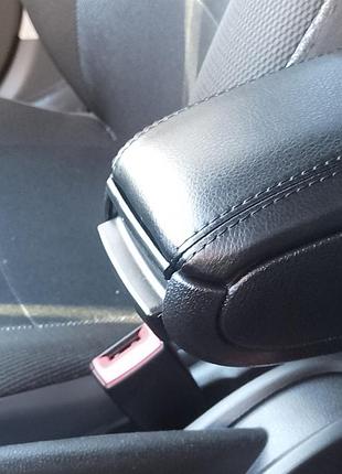 Подлокотник (в подстаканник) для seat ibiza 2010-2017 гг