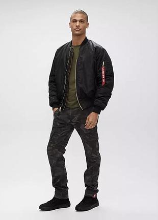 Чорним бомбер alpha industries 7