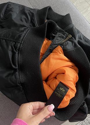 Чорним бомбер alpha industries 5