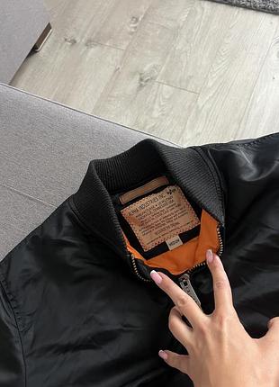 Чорним бомбер alpha industries 4