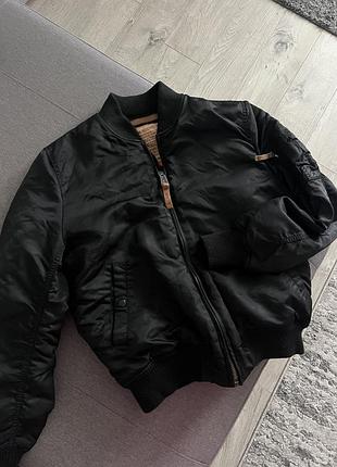 Чорним бомбер alpha industries 3