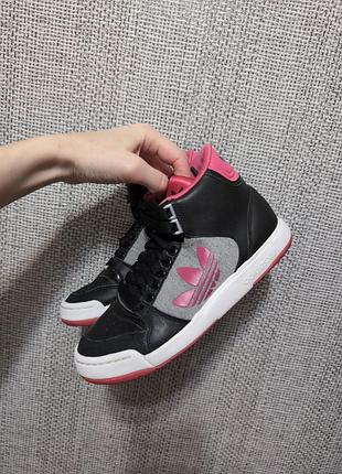 Кроссовки adidas 36- 35 р 22.5 кожаные отличное состояние