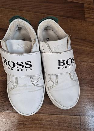 Продам детские кроссовки,boss