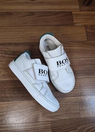 Продам детские кроссовки,boss 2