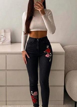 Джинси жіночі иемно- сірі висока посадка 🌹 вишивка квіти троянди 🌸 h&m divided 🌺 скінні мом🖤гарні жіночі джинси