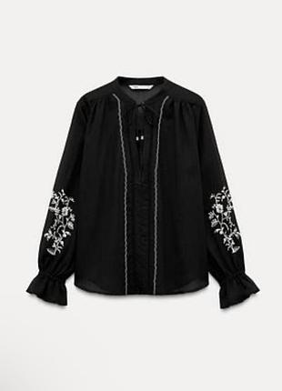 Блуза zara в стилі boho chic з контрастною вишивкою та мережкою