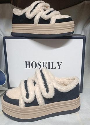 Автоледи зимние женские кроссовки
36-40 р черные