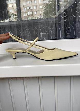 Слингбеки кожаные желтого цвета