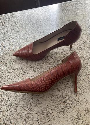 Escada італійські туфлі