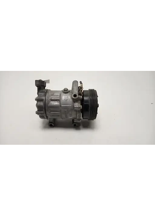 Компресор кондиціонера renault 8200953359