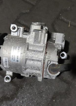 Компресор кондиціонера vw passat b7 2.0 tdi 8fk351135
