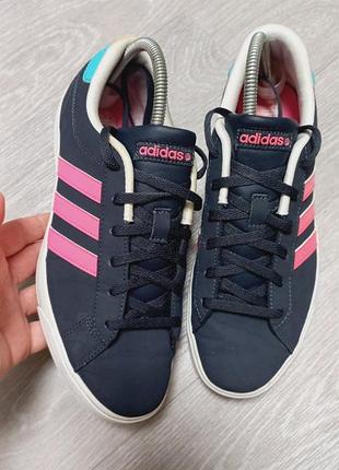 Женские кроссовки adidas