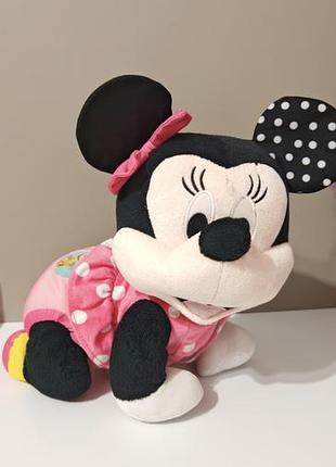 Интерактивная мягкая игрушка baby minnie crawl with me из серии disney baby от итальянского бренда clementoni, игрушка сама ползает