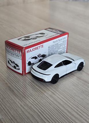 Машинка porshe taycan 3