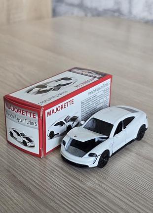 Машинка porshe taycan 4