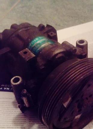 Компресор кондиціонера renault 8200315744