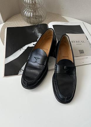Чорні класичні лофери натуральна шкіра bally