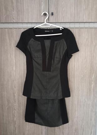 Стильный костюм с кожаными вставками.karen millen.