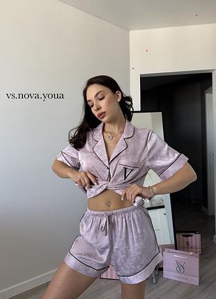 Бузкова сатинова піжама з принтом «бантики» 💜
