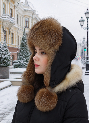 Шапка ушанка для женщин из плащевой ткани и меха лисы на зиму.