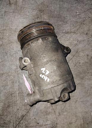 Компресор кондиціонера 13124751 opel astra 1.7