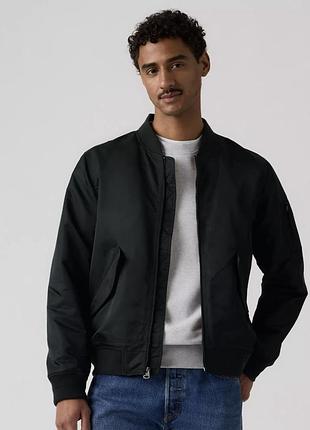 Чоловічий чорний бомбер, вітровка, levi's, розмір s